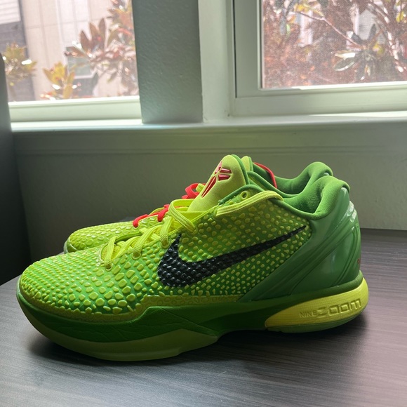 Kobe Grinches main image 6